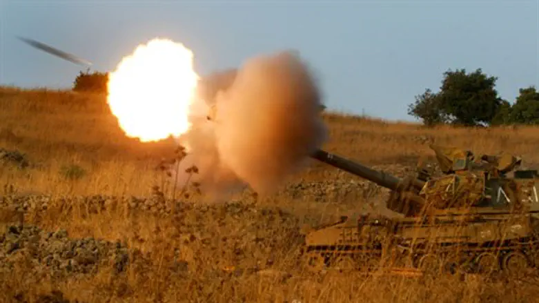 IDF artillery fires on Lebanon (file)