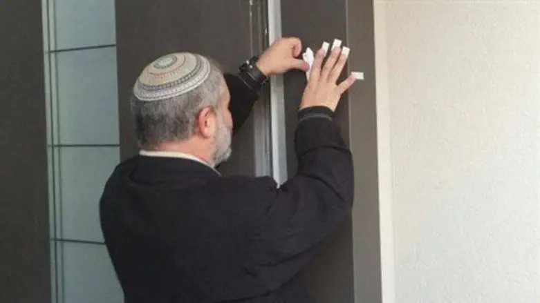 קביעת המזוזה