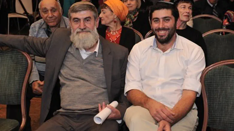 הרב חיים פוגל (משמאל) ויוסי קרסנטי