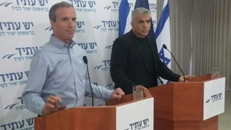 שטרן ולפיד במסיבת העיתונאים