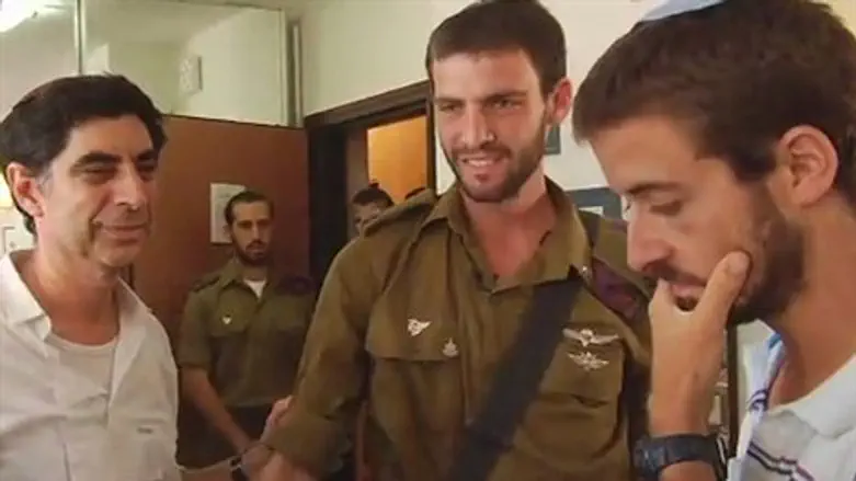 סגן איתן עם בני המשפחה