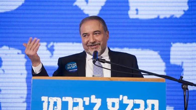 חזון שינוי שיטת הממשל שלו חזר אליו כבומרנג. אביגדור ליברמן