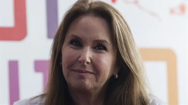 תורמת לעמותה עם רעיונות, תשומת לב ואהבה. שרי אריסון