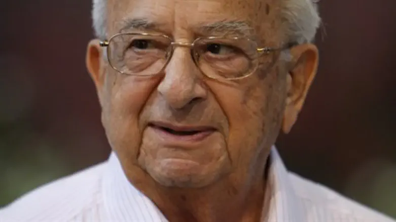 הנשיא לשעבר יצחק נבון