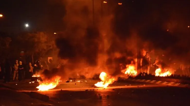 התפרעויות ברהט, הערב