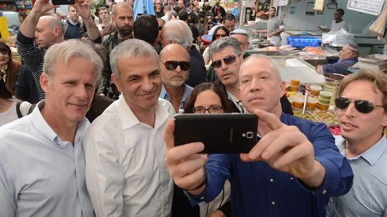 משה כחלון בשוק מחנה יהודה