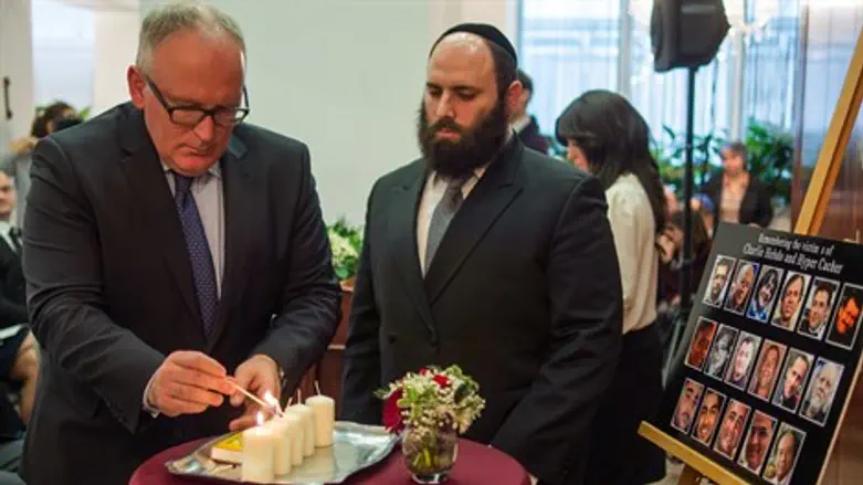 טקס אזכרה לקורבנות הפיגועים בפריז