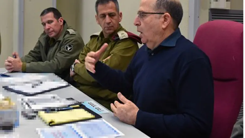 Моше (Буги) Яалон 