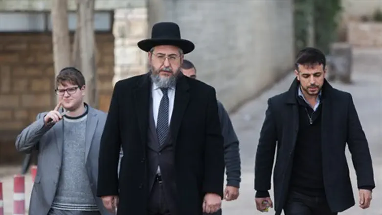 חבירות מפתיעות אפשריות? הרב אמסלם