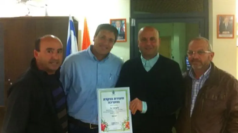 תעודת הוקרה למנהל אגף איכות הסביבה