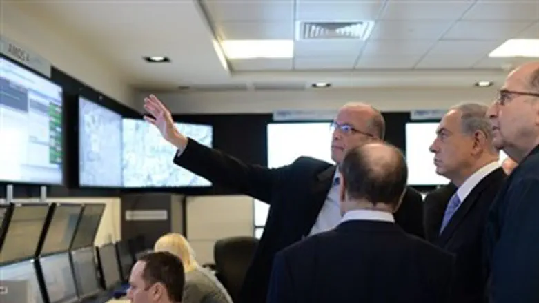 Netanyahu and Ya'alon at Aerospace Industries