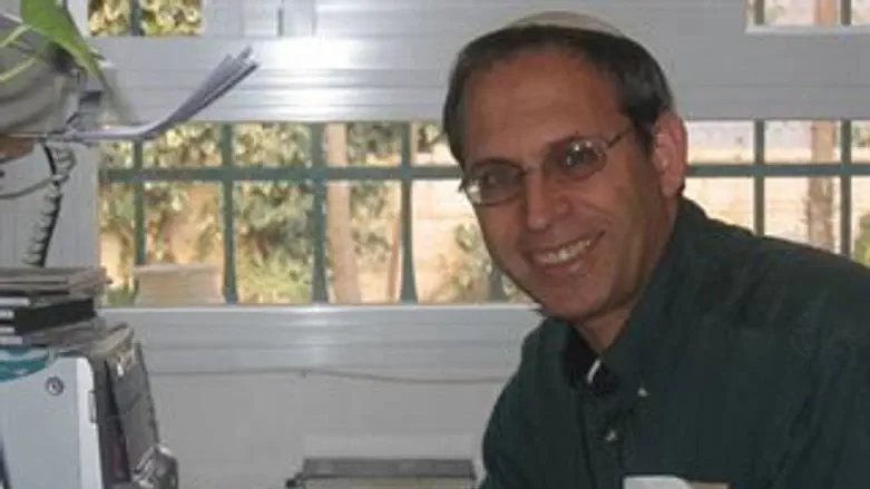 עוזב את הארץ. שרגאי