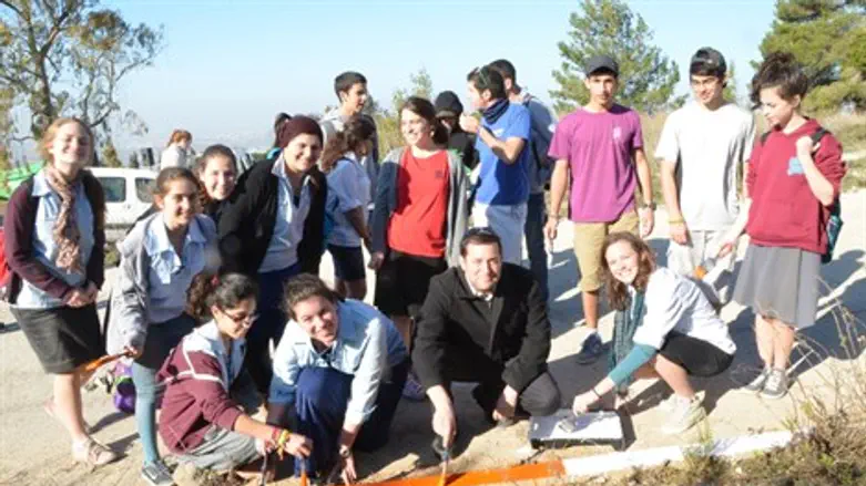 יוסי דגן עם חניכי בני עקיבא