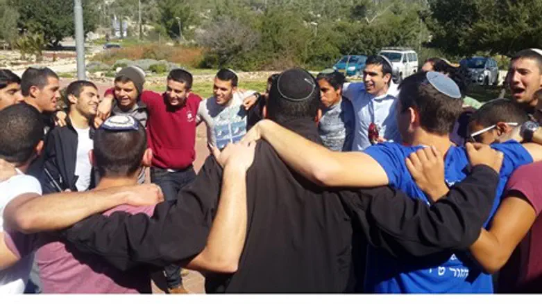 Yoni Chetboun with Elisha academy students