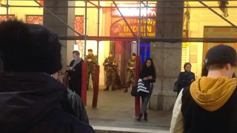 הכניסה לבניין הקהילה בניס