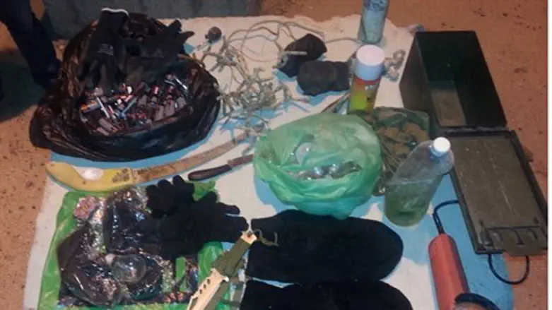 Часть найденного полицией в тайнике в Ицхаре