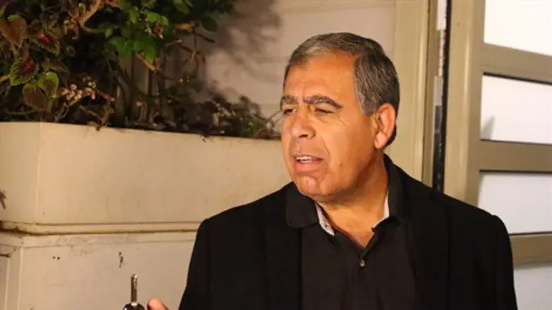 מבטיח מאבק. לוי