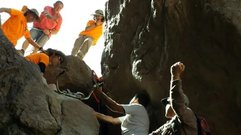 חילוץ הנערה