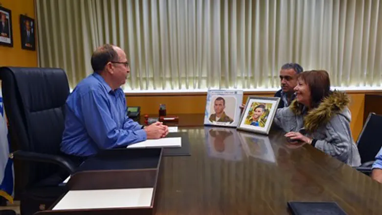 ההורים עם השר יעלון