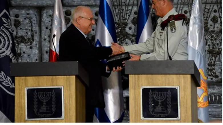 Rivlin (L), Gantz shake hands