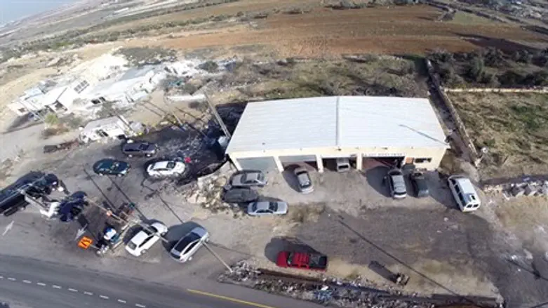 Illegal Arab commercial center