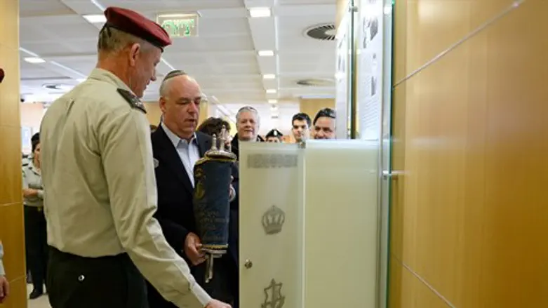 הכנסת ס"ת של הרב גורן