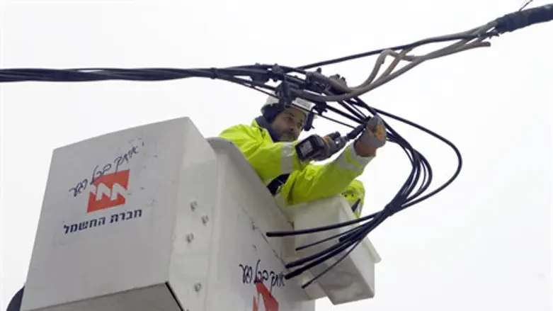 עובד חברת חשמל