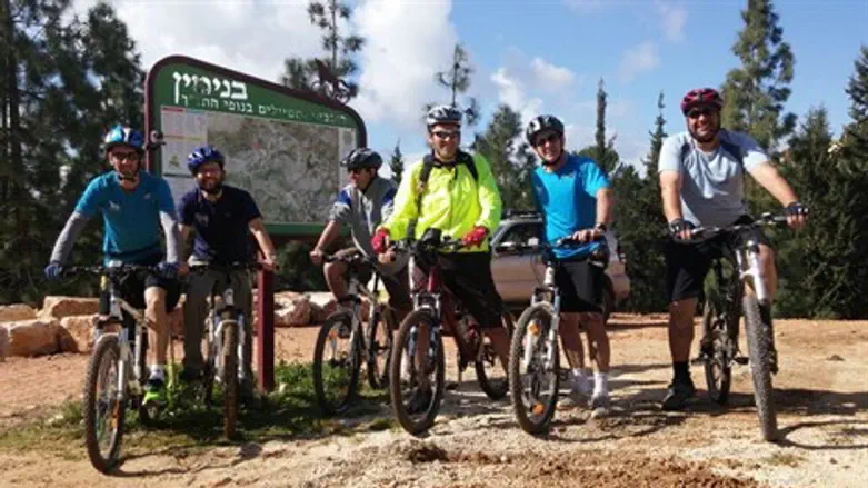 המנכ"ל בחולצה הצהובה