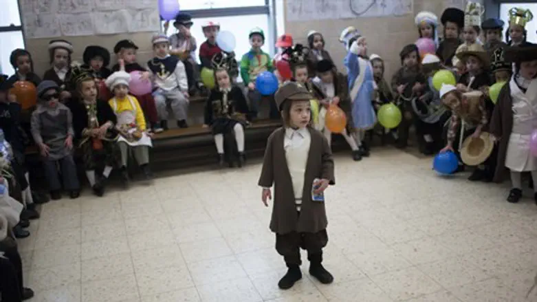 בלי מתחפושות "בעייתיות". פורים במאה שערים. ארכיון