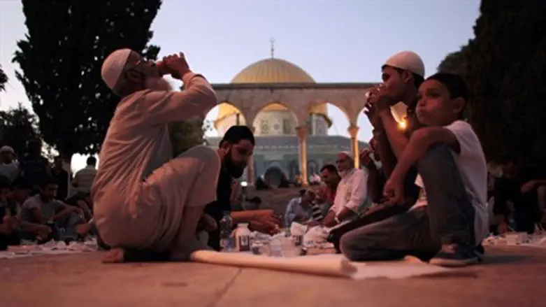 סועדים בהר הבית