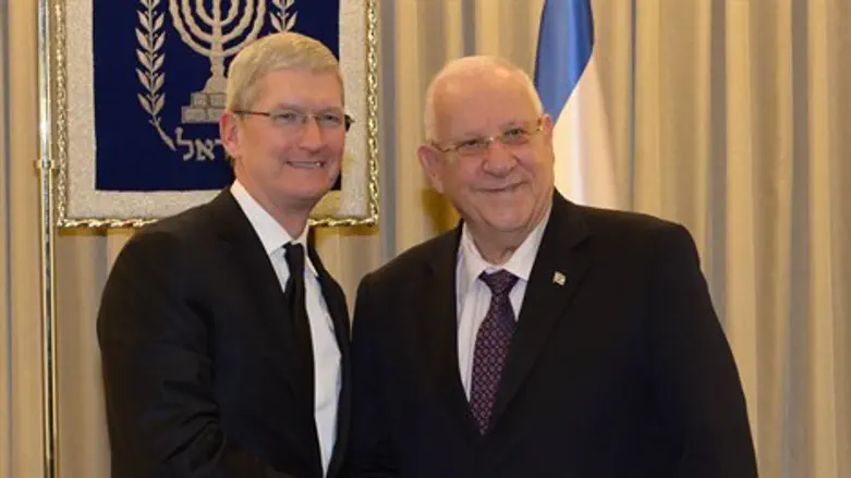 ראובן ריבלין וטים קוק