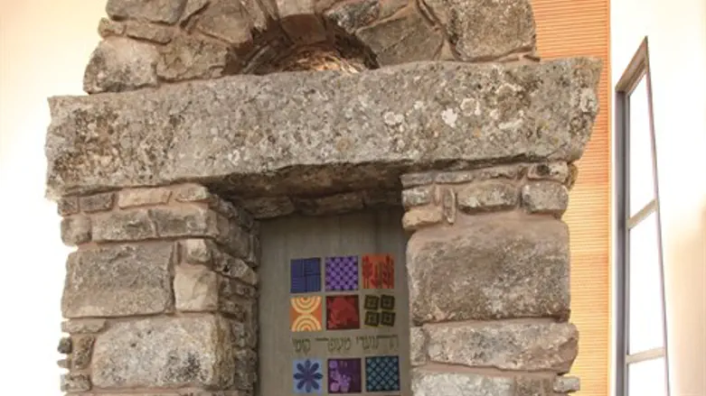 ויקח מאבני המקום. ארון הקודש לזכרם