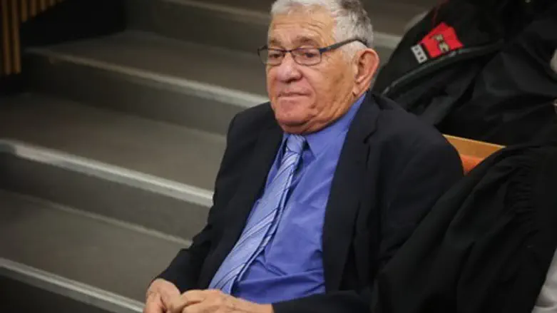צבי בר בבית המשפט.