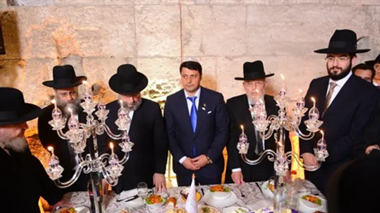 כתיבת ספר תורה לזכר החיילים שנפלו