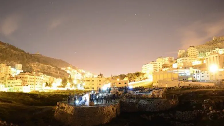 המסיירים בתל שכם