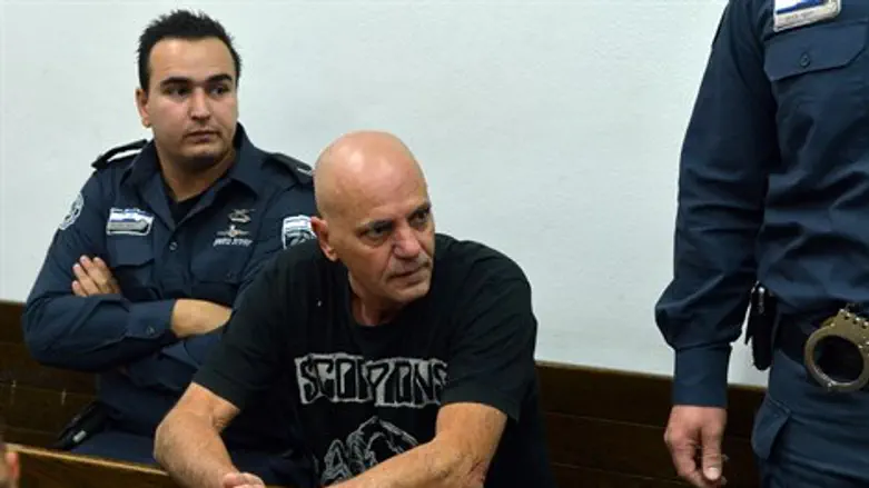 ביטון בבית המשפט. ארכיון