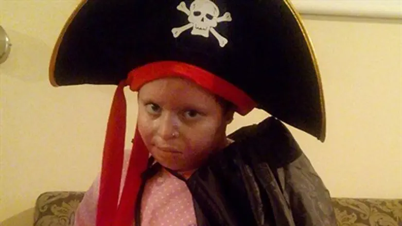 איילה שפירא בתחפושת "קפטן הוק"