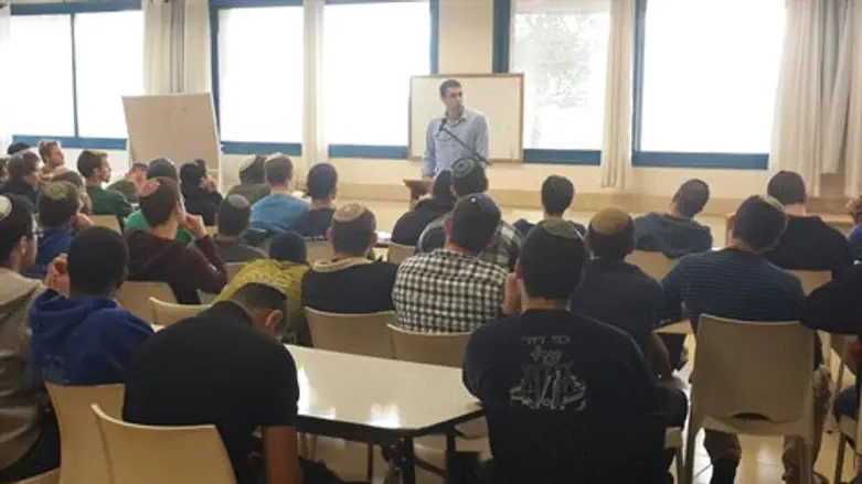 יוני שטבון במכינה בעלי