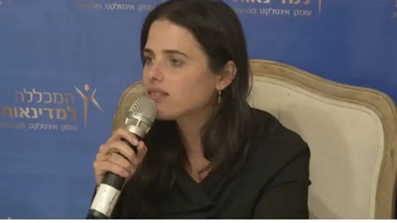 תוקפת. ח"כ שקד