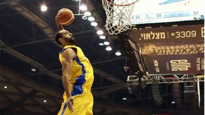 Maccabi Tel Aviv against Hapoel Jerusalem