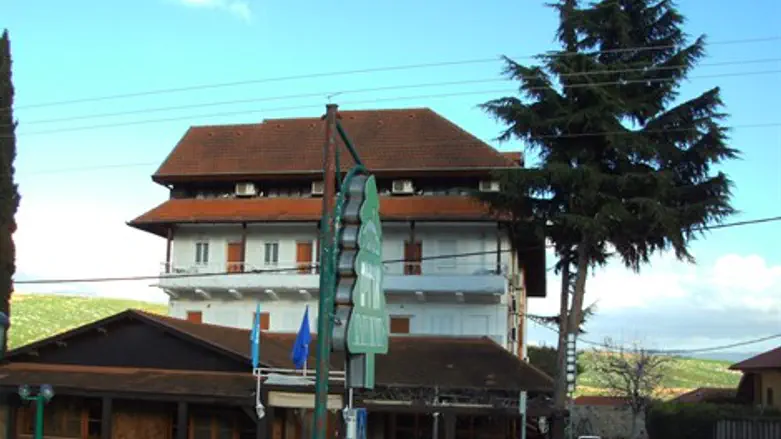 מלון( אין קשר לדיון)