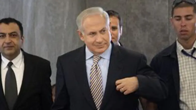 יוצא אל מכבש הלחצים. נתניהו 