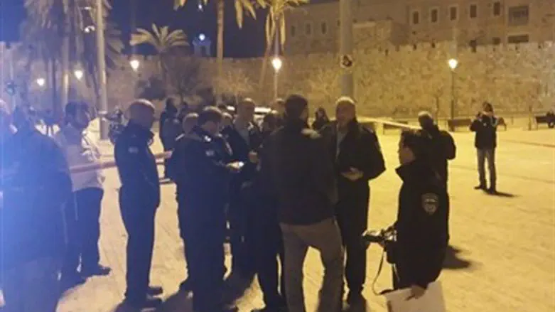 זירת פיגוע הדקירה בכיכר צה"ל