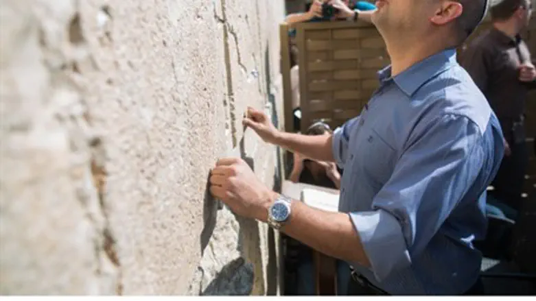 Naftali Bennett visits the Kotel