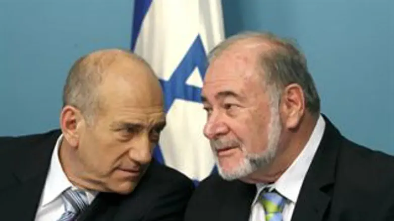 קשרים עסקיים?