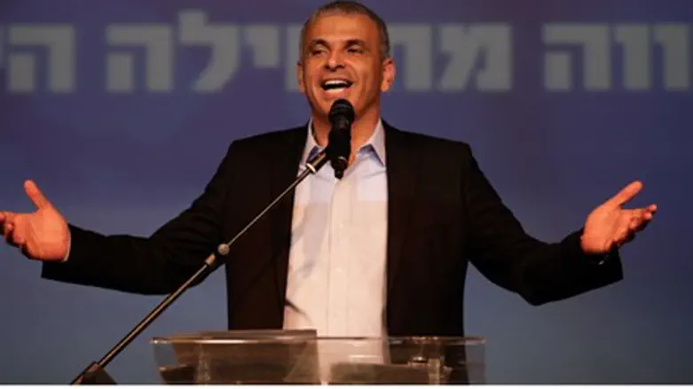 Moshe Kahlon addresses supporters