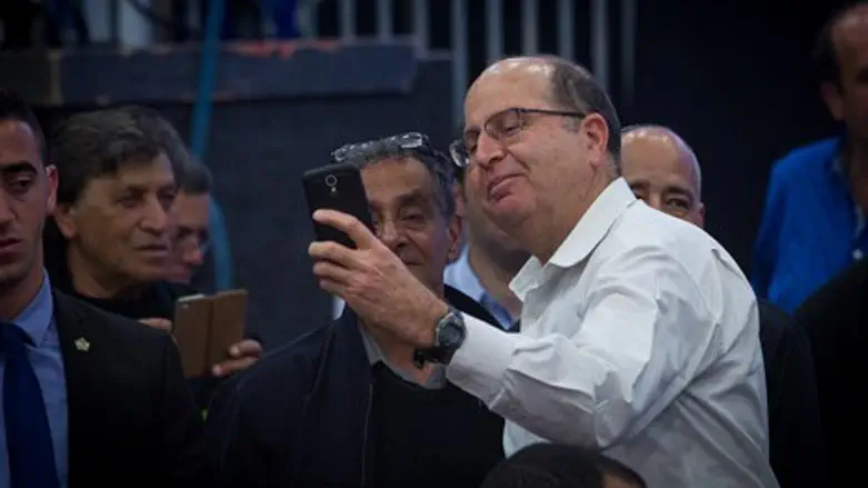 "סלפי" עם שר הביטחון