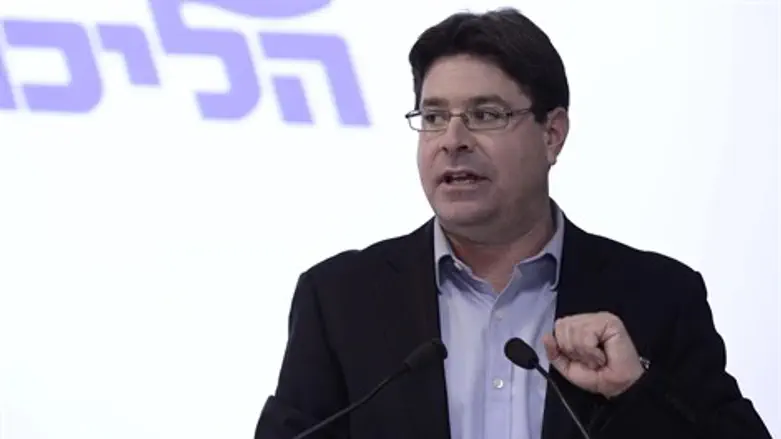 שר ה...(?) בממשלה הבאה. אקוניס