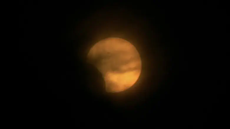 Солнечное затмение. Иллюстрация