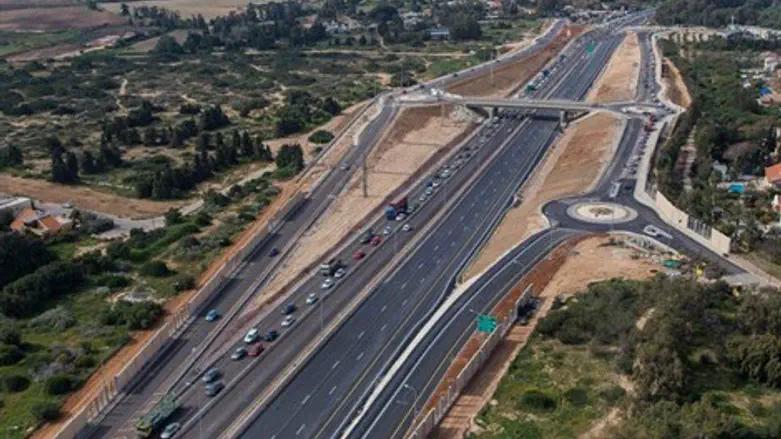 כביש החוף. נתיב שלישי